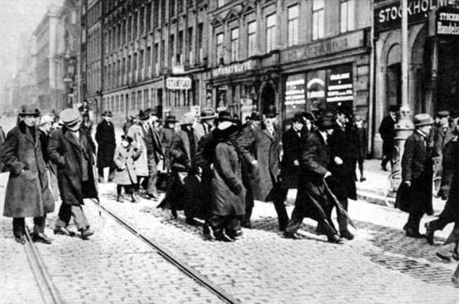 Lenin_1917-04-13_in_Stockholm_(auf_der_Durchreise).jpg