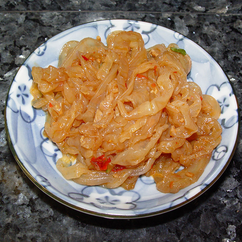 800px-Jellyfish_sesame_oil_and_chili_sauce.jpg